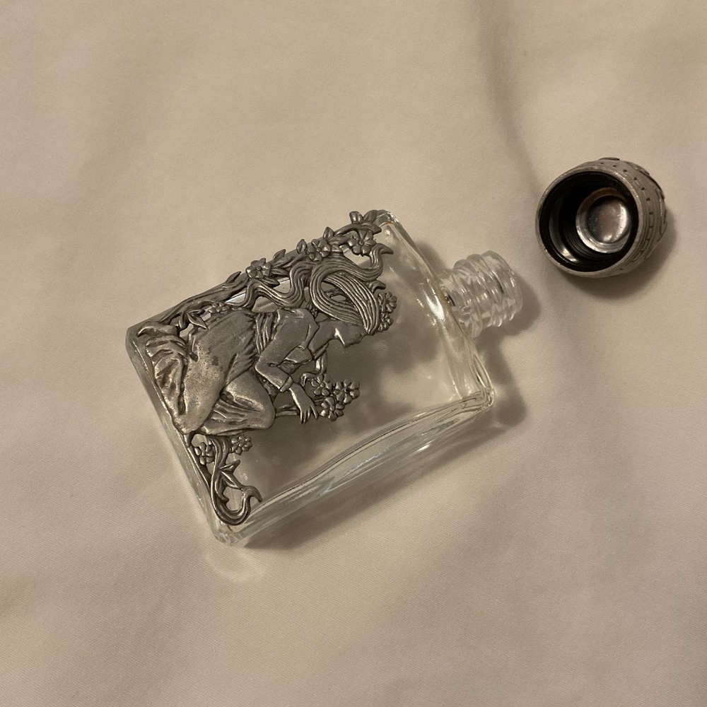 Perfume bottle - Picture 4 of 4